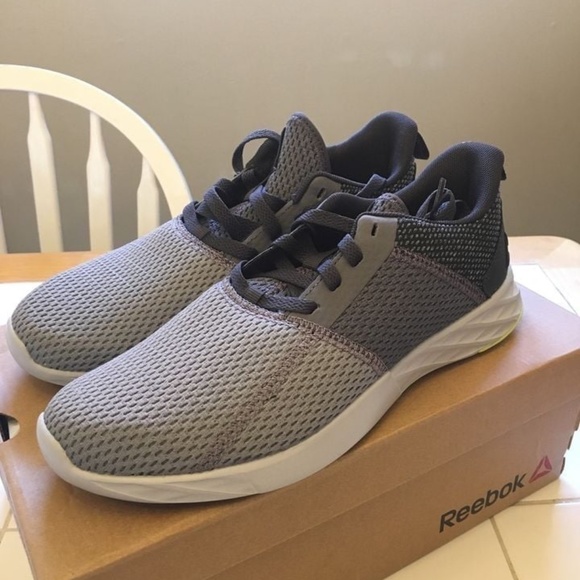 BRAND NEW youth boy girl reebok Reebok astroride shoes size US 3.5Y US 5Y US 6Y - Picture 3 of 3